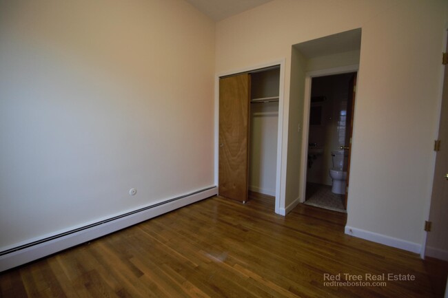 Foto del edificio - 164 North Beacon St