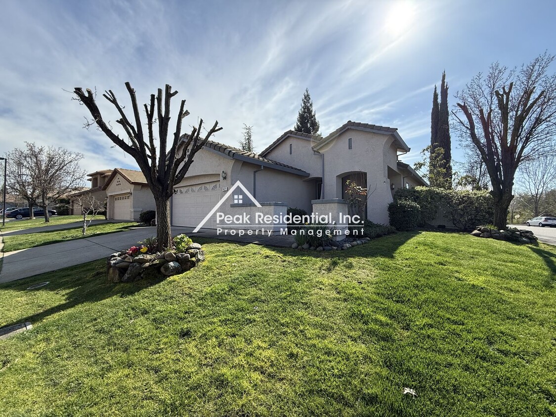 Foto principal - Wonderful 4bd/2ba Folsom Home!