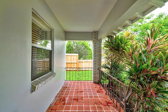 Building Photo - 125 S 10th St