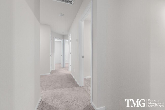 Building Photo - Wonderful 3 Bed 2.5 Bath Townhome in Orcha...