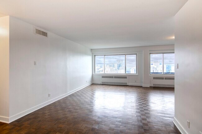 Building Photo - 3555 Chem. de la Côte-des-Neiges