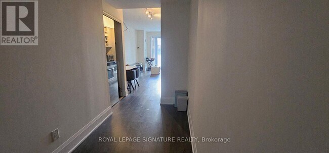 Building Photo - 101 Erskine Ave