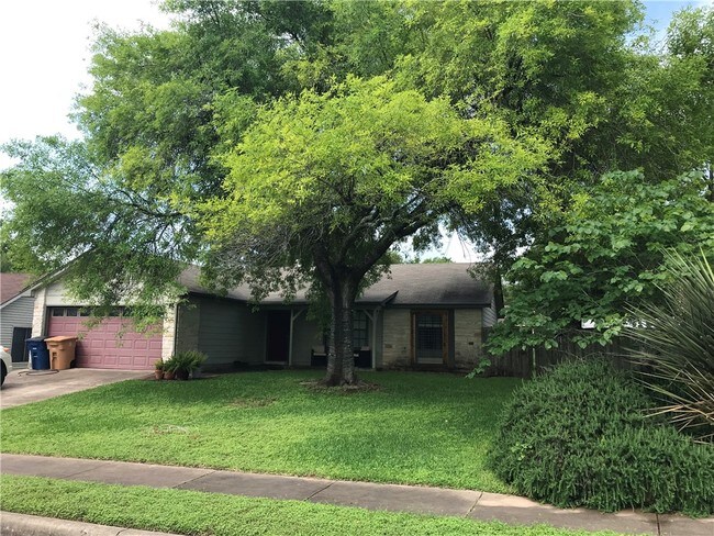 Building Photo - 913 Lambeth Ln