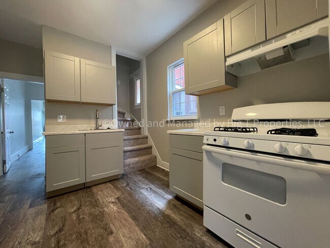 Building Photo - Updated Townhome in desirable Baynard Dist...