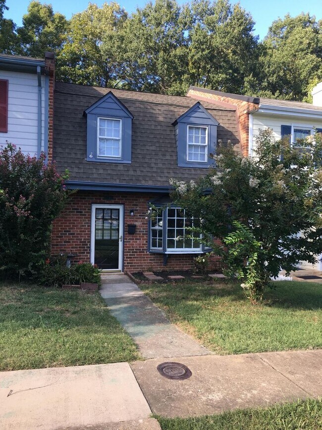 Building Photo - Perfect townhome for rent!