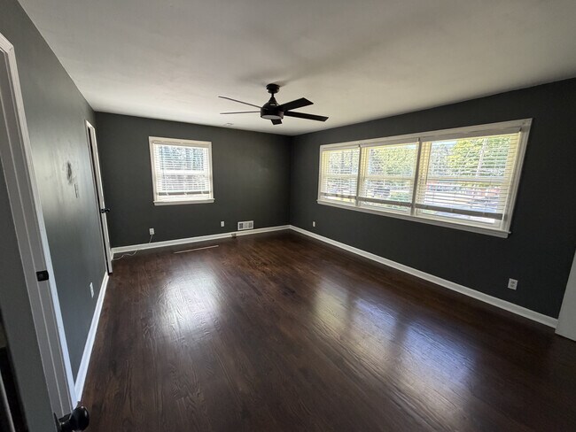 Foto del edificio - 3255 Columbia Woods Dr