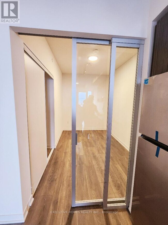 Photo du bâtiment - 4878 Powers Cmn