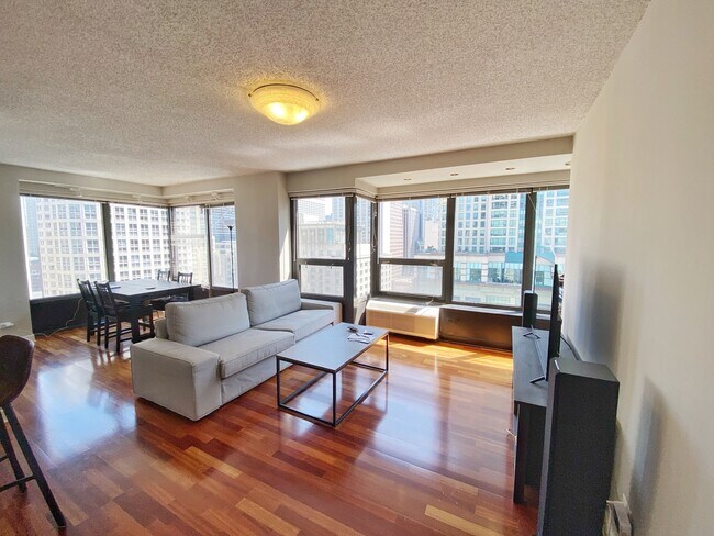 Foto del edificio - 30 E Huron St