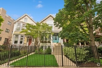 Building Photo - 2426 N Burling St