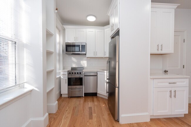 Building Photo - 149 Hemenway St