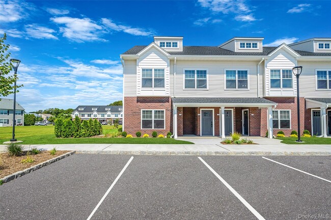 Building Photo - 725 Eastview Dr