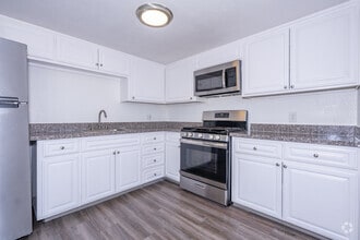 2BR, 1.5BA - 1,025SF - Kitchen - Dover Park Apartments