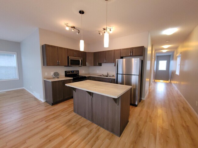 Photo du bâtiment - 16129-16141 141 St NW