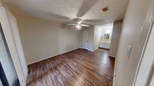 Building Photo - 1107 Verde Dr