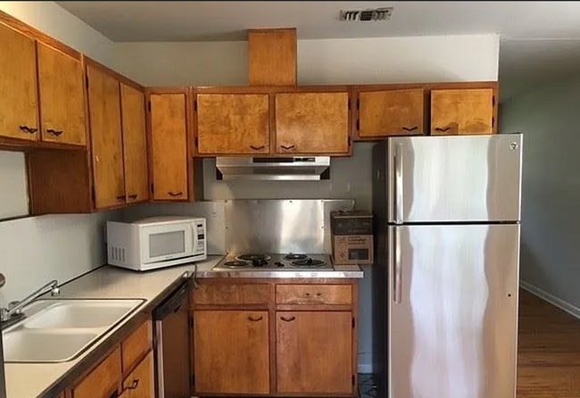 Photo - 1610 Airport Dr Apartment