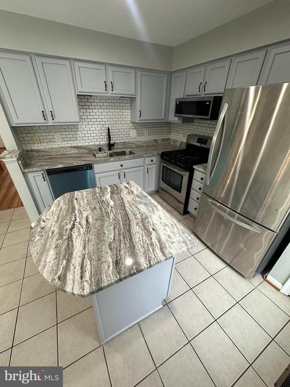 Building Photo - 12705 Town Center Way