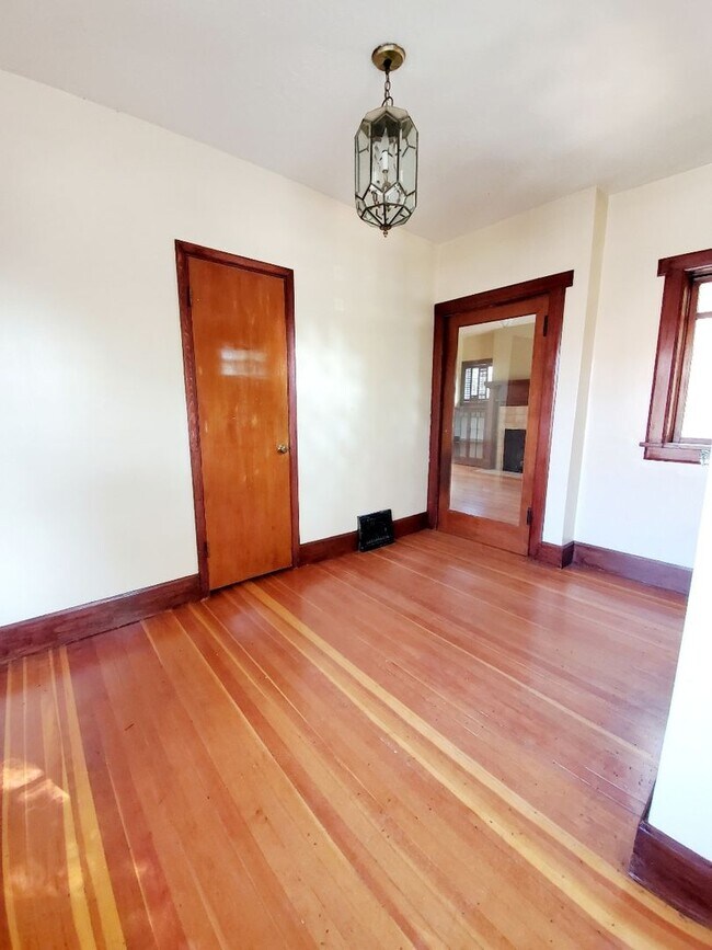 Foto del edificio - 388 N 300 E