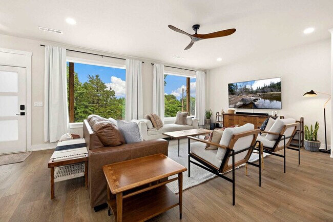Foto del edificio - 21418 Pine Dr