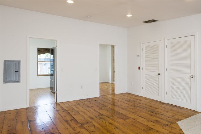 Building Photo - 119 Bloomfield St