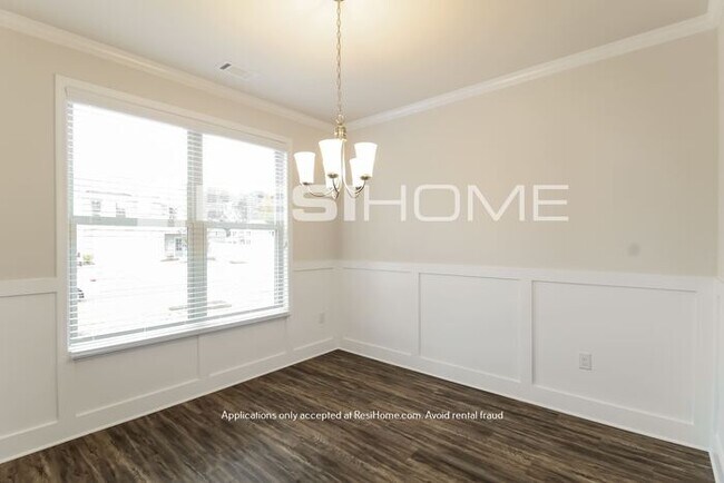 Foto del edificio - HOME FOR RENT!!