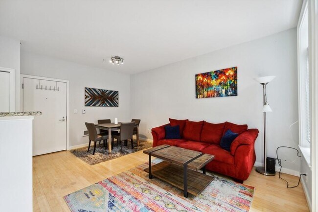 Building Photo - Belltown Court One Bedroom Condo - 1 bedroom