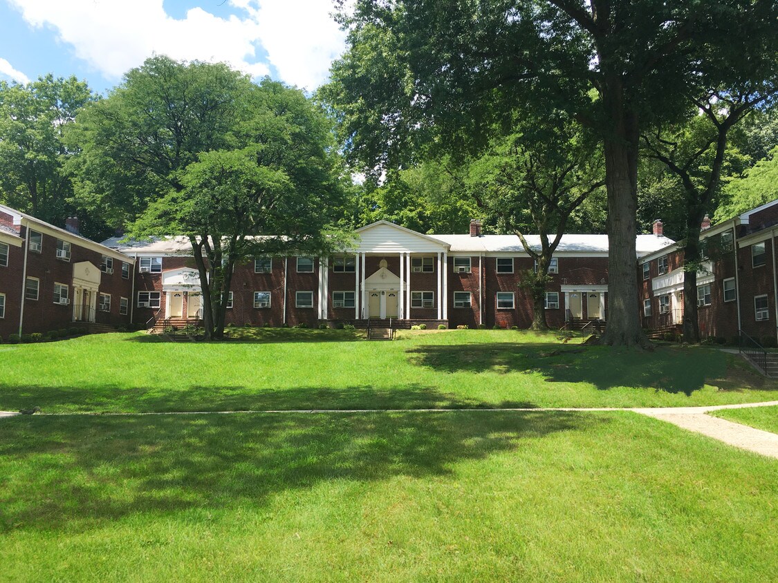 Hillside Village Apartments Ridgefield, NJ