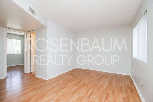 Foto del edificio - 1050 W University Dr