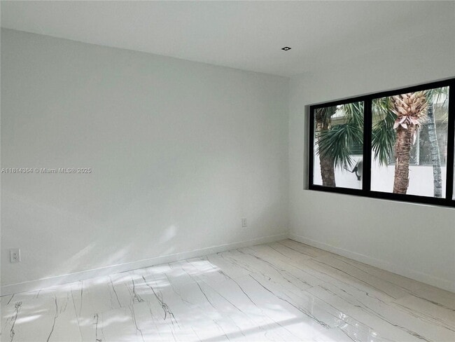 Foto del edificio - 1155 102nd St