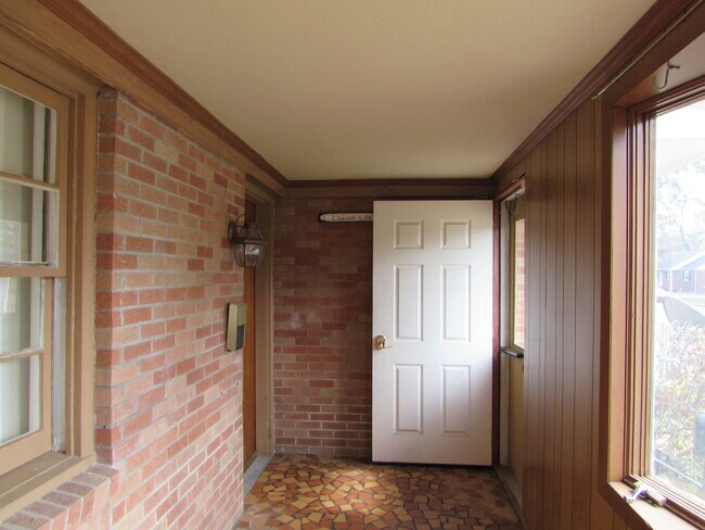 Building Photo - 16 Patton Dr