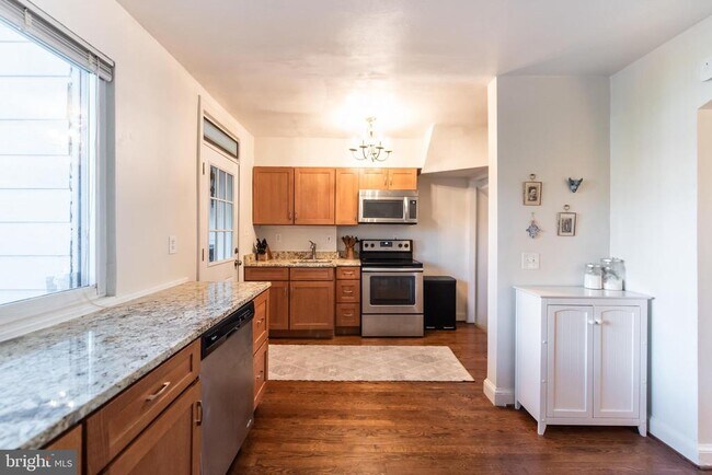 Building Photo - 166 Wesmond Dr