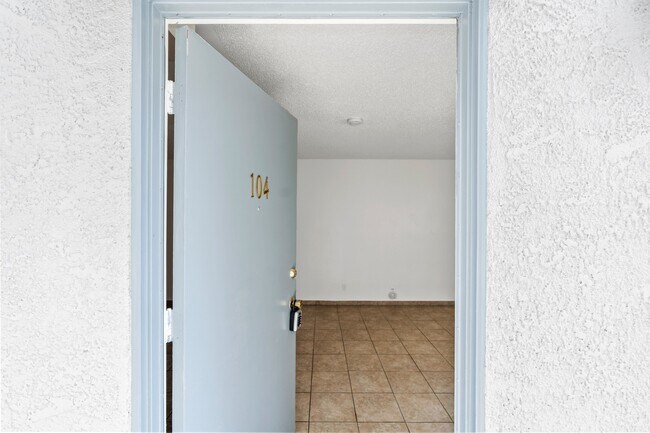 Building Photo - 336 E Providencia Ave