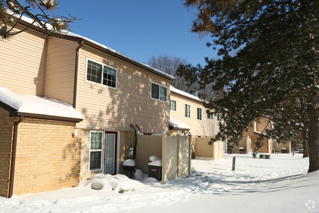 Building Photo - Deerpath