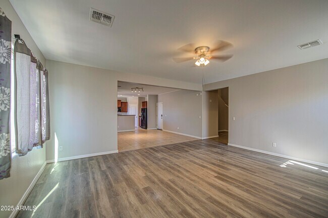 Foto del edificio - 25392 W Carson Dr