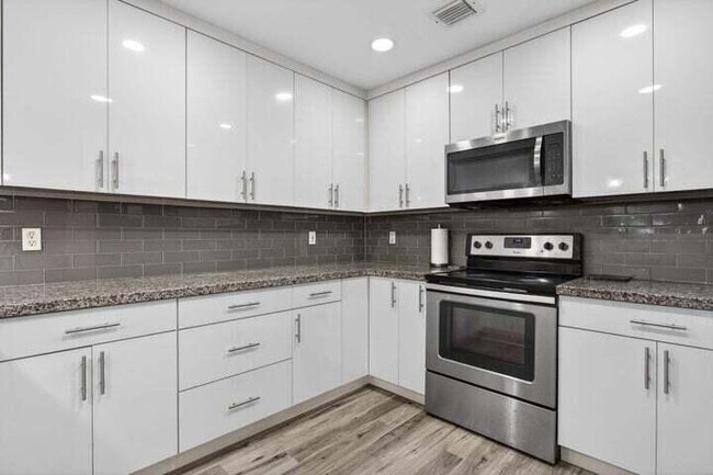 Building Photo - 4131 Eastridge Cir