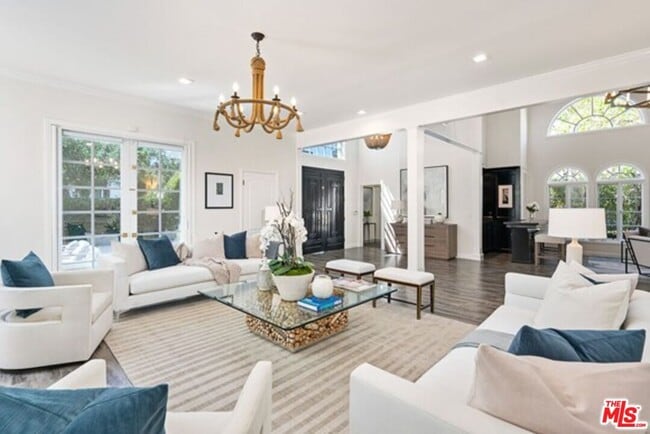 Foto del edificio - 200 S Almont Dr