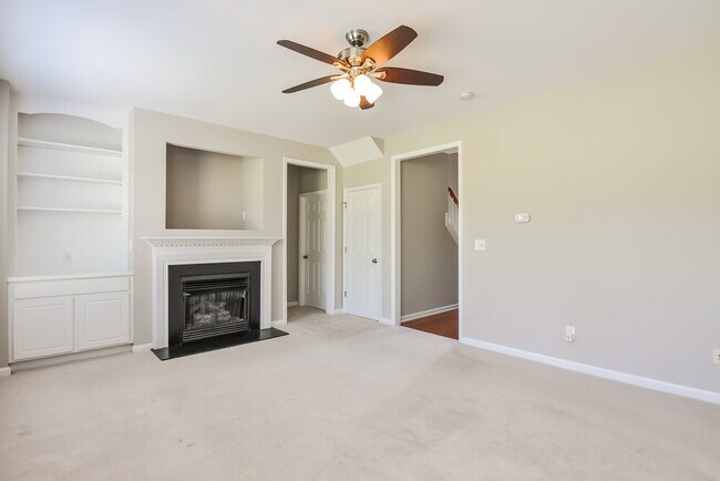 Foto del edificio - 353 Collinsworth Dr