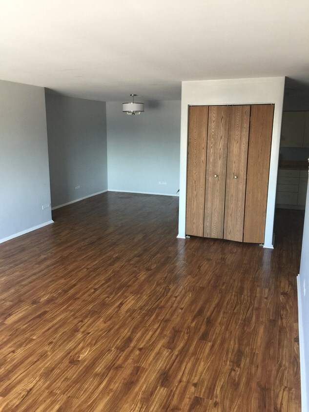 Building Photo - 201 S Maple Ave