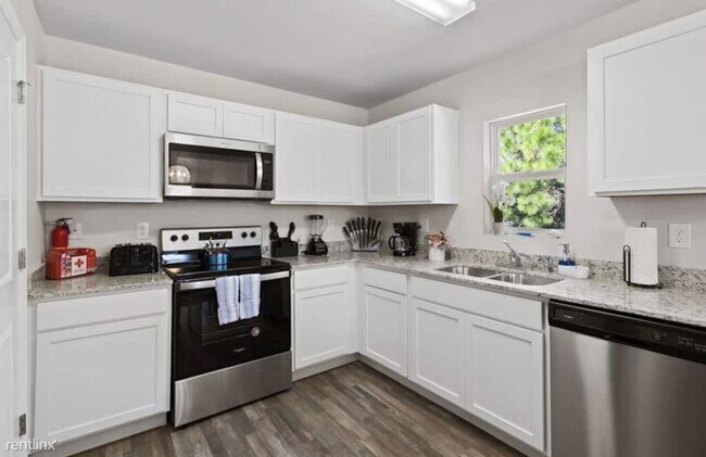 Building Photo - 3 br, 2 bath House - 4109 Northeast 20th P...