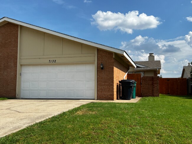 Building Photo - 7132 NW 116th St