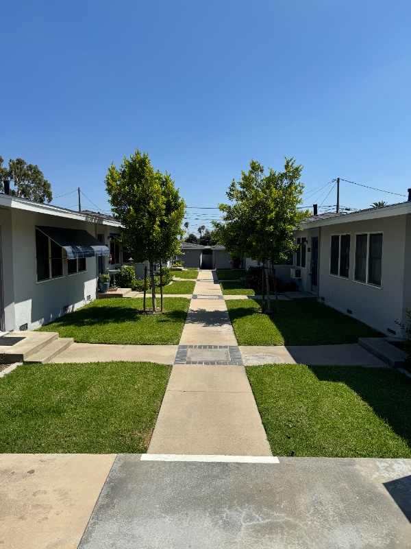 Building Photo - 630 W Foothill Blvd