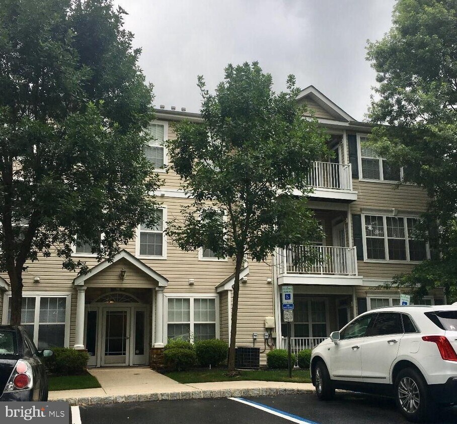 9 Kyle Way, Ewing Township, NJ 08628 Room for Rent in Ewing Township