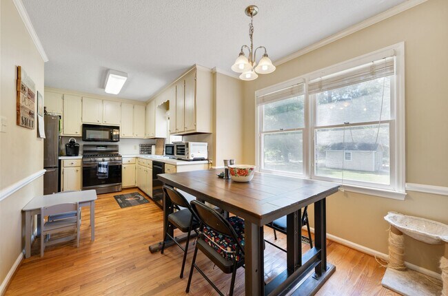 Foto del edificio - Available Early October - Adorable 3 Bed, ...