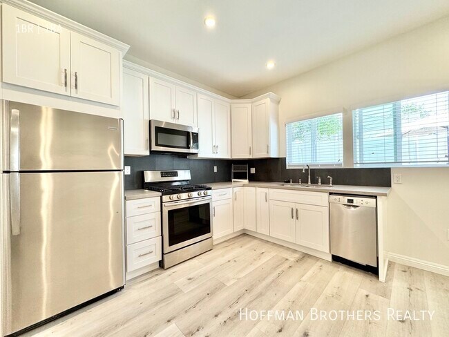 Building Photo - 420 S Citrus Ave
