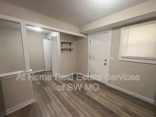 Building Photo - 1526 N Hillcrest Ave