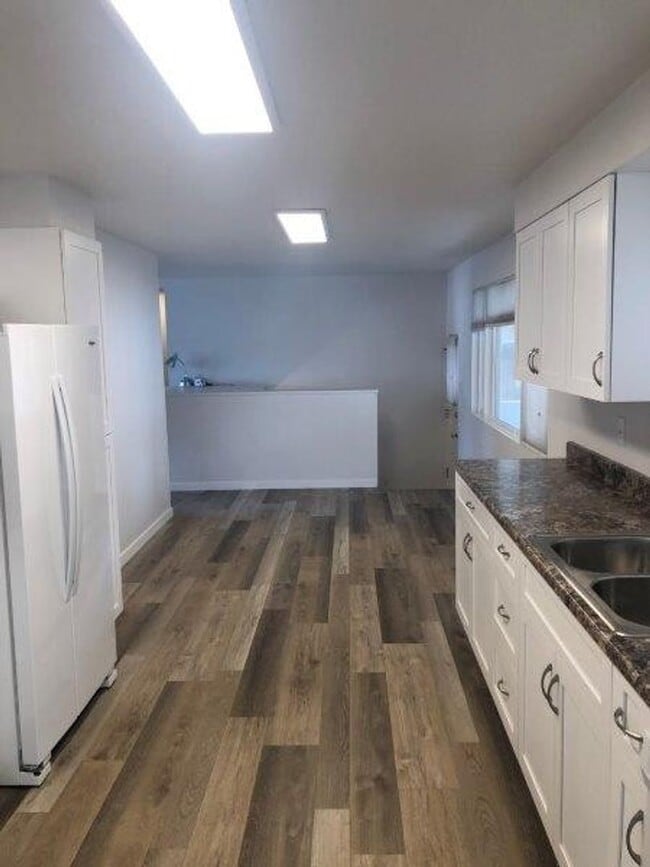 Building Photo - Beautiful Northside 3 Bedroom 2.5 Bath near the Indian Trail!