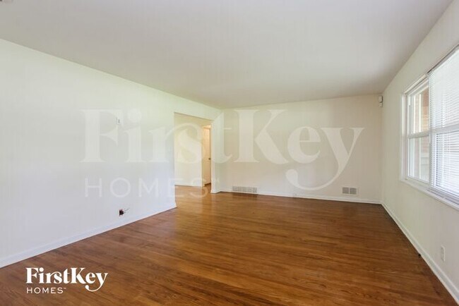 Foto del edificio - 5318 Glencairn Ln