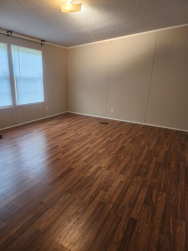 Building Photo - Peaceful Living on 2.36 Acres in Troutman!