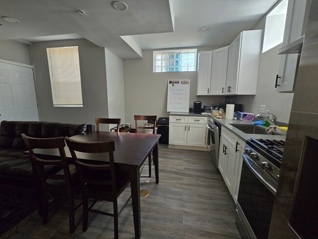 Foto del edificio - 328 Thompson St