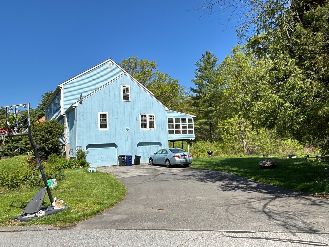 Primary Photo - 5 Freeman Cir