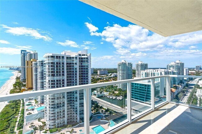 Foto del edificio - 16699 Collins Ave